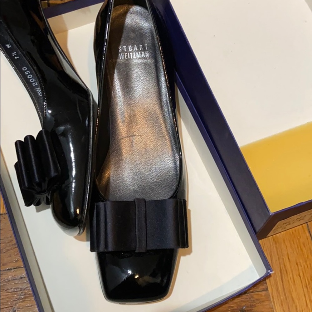 SOLD Stuart Weitzman 7.5 kitten heel
